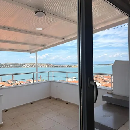Lägenhet Stunning Sea View With Spacious Terrace Ayvalı