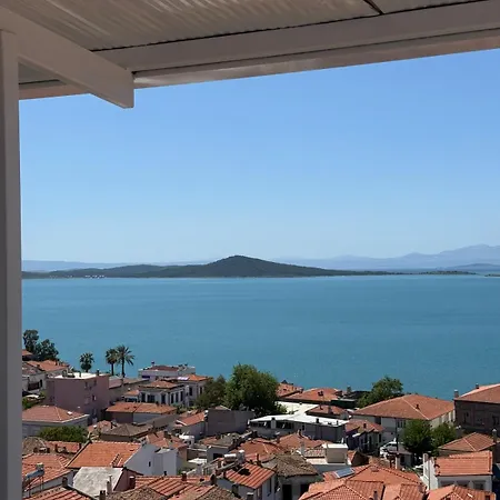 Lägenhet Stunning Sea View With Spacious Terrace Ayvalı